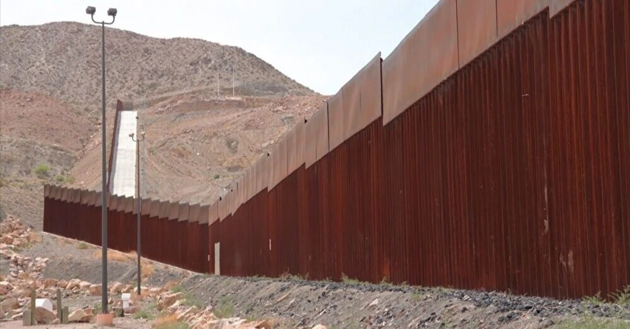 Taking a Walk Near Trump's Wall in El Paso, Texas 🇺🇸｜soyma52
