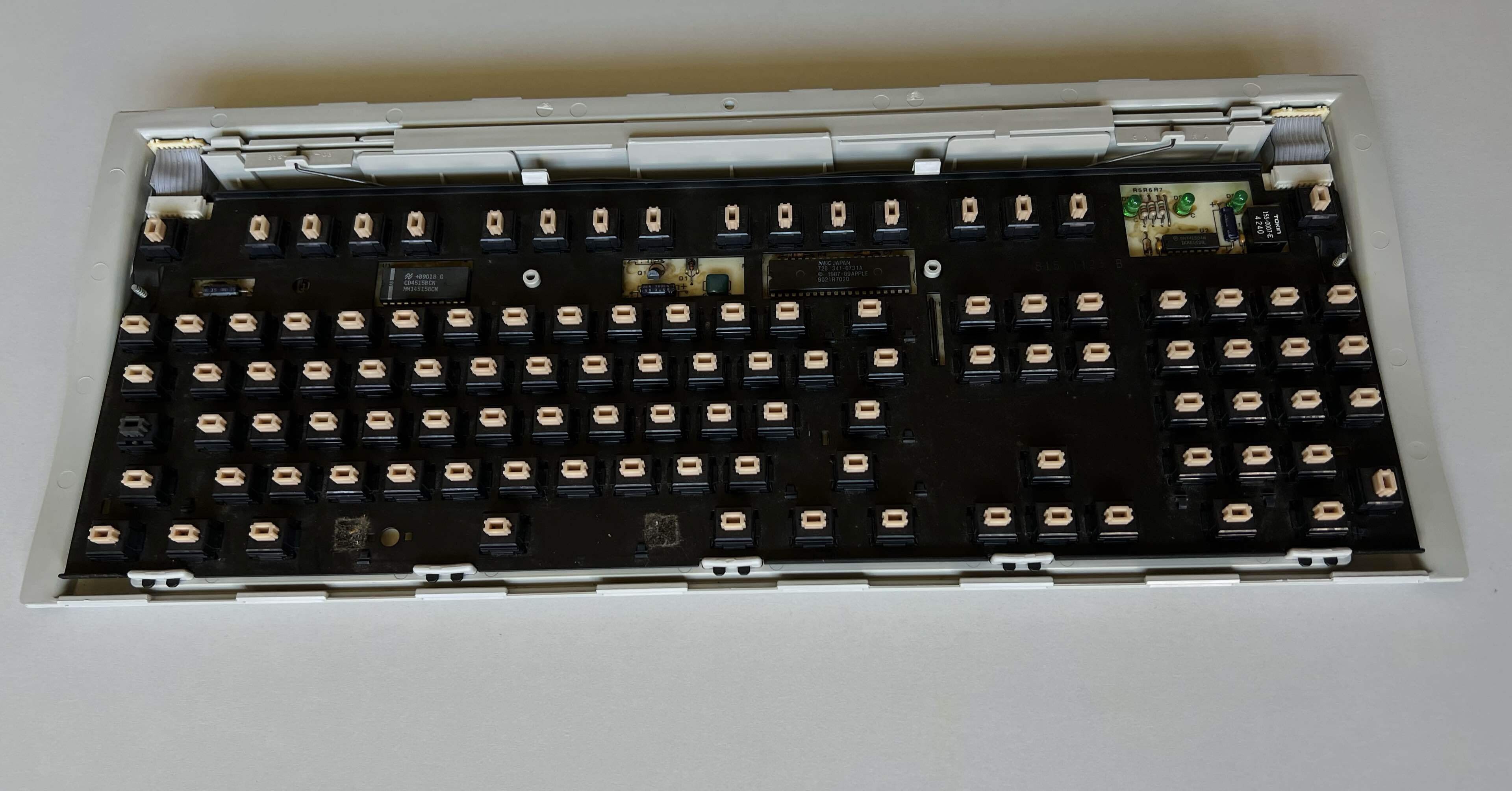 沈み込むことで、言葉が浮かぶ──Apple Extended Keyboard II Gen.1