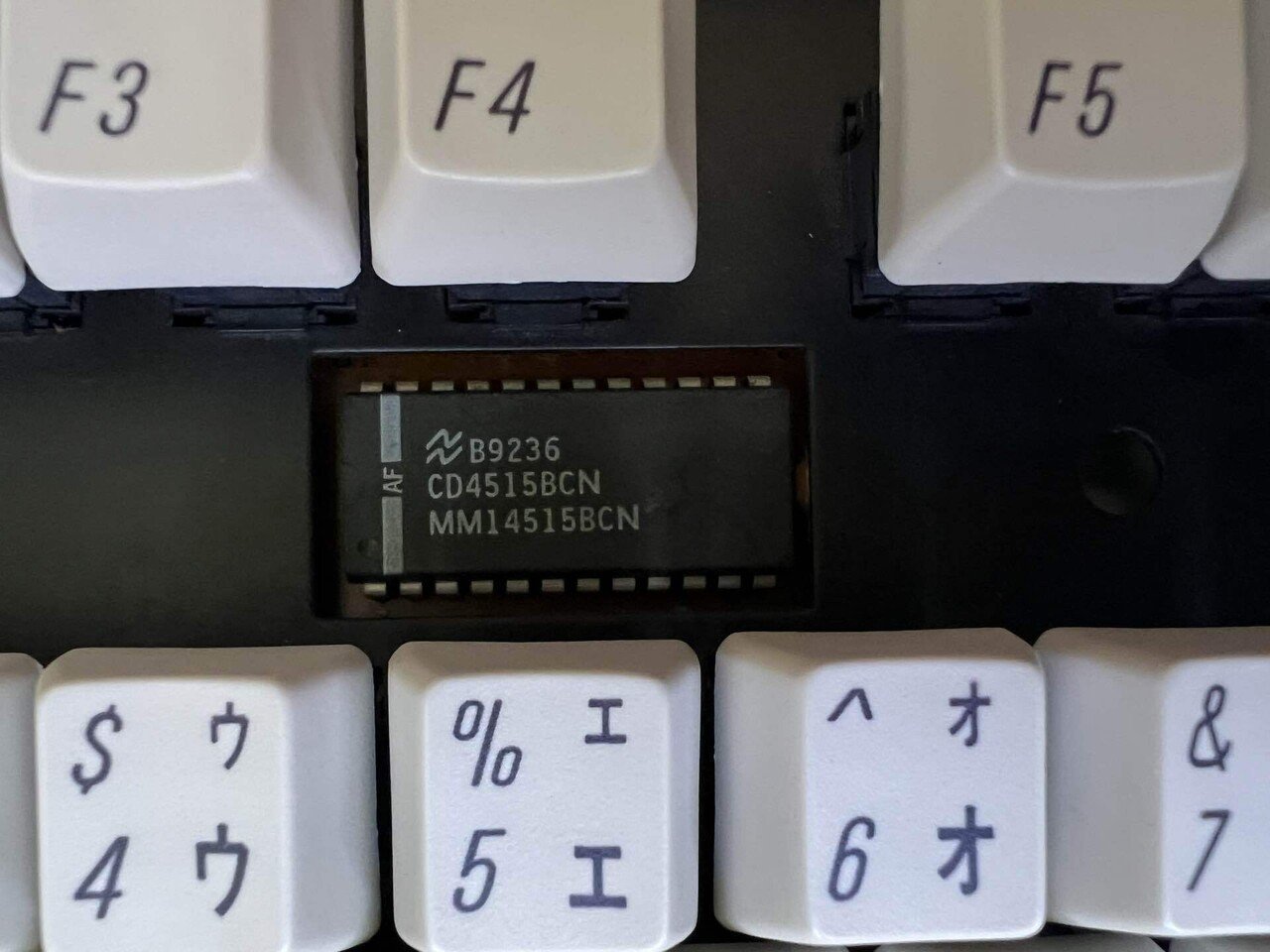 沈み込むことで、言葉が浮かぶ──Apple Extended Keyboard II Gen.1