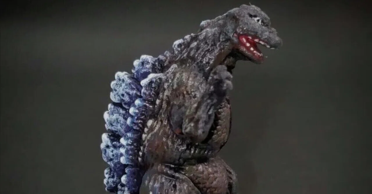 ゴジラ】怪獣消しゴムを塗る！｜レイレイ