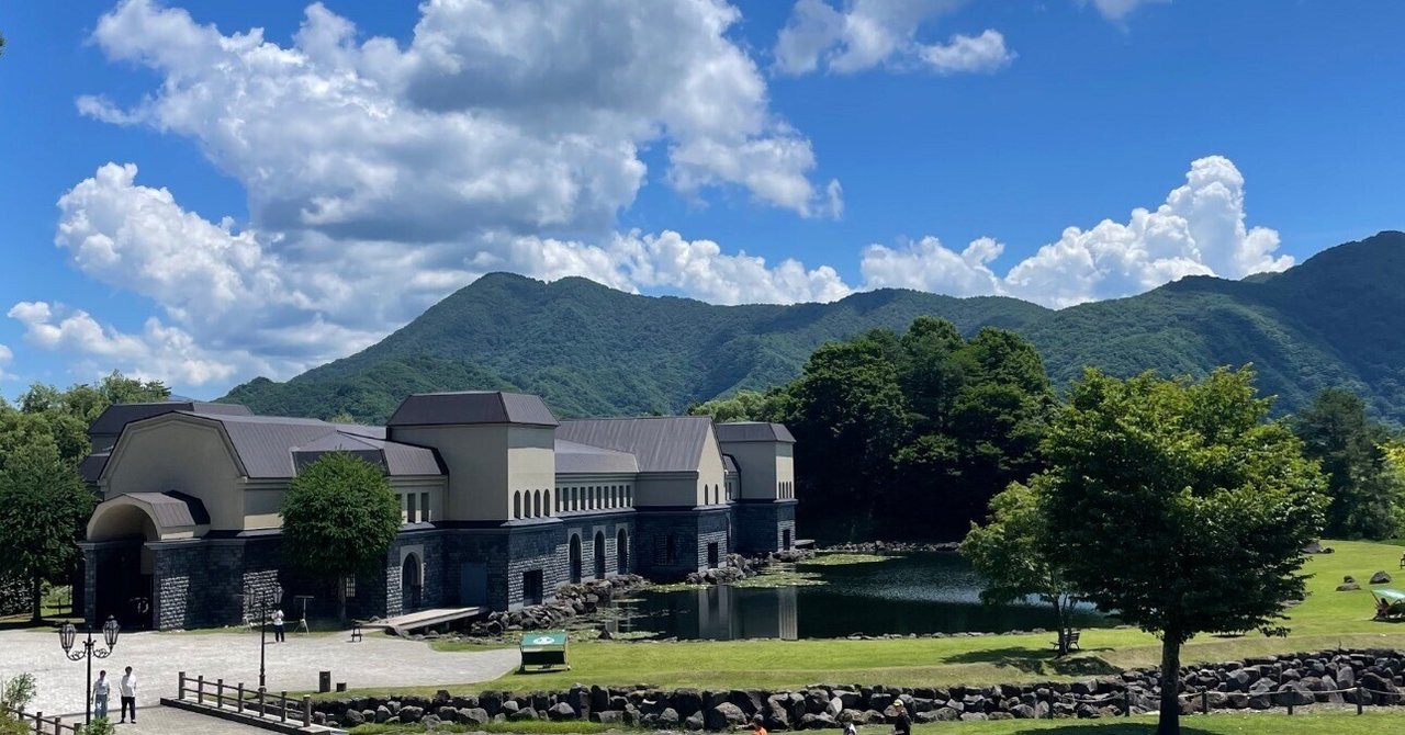 【らいだー】諸橋近代美術館　ひげべこ　タキシード ダリのトレードマークのヒゲをあしらった #ひげべこ オンライン