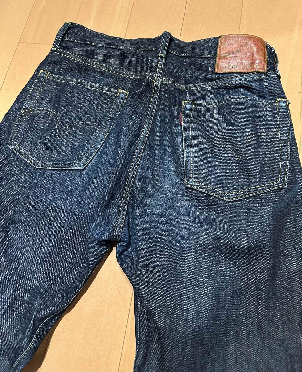 S501XX、4回目の洗濯。ヒゲやハチノスに加えて、縦落ちもとうとう