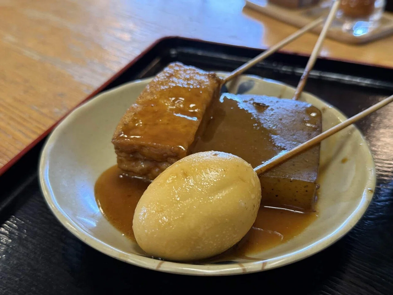 肉ぶっかけと冷やしうどん。観音寺「つるや」の昼ごはん｜東海グルメ旅
