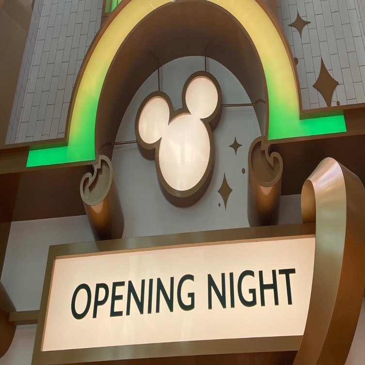 ディズニーストア東京ディズニーリゾート店の短編ポスターたち｜Tomato