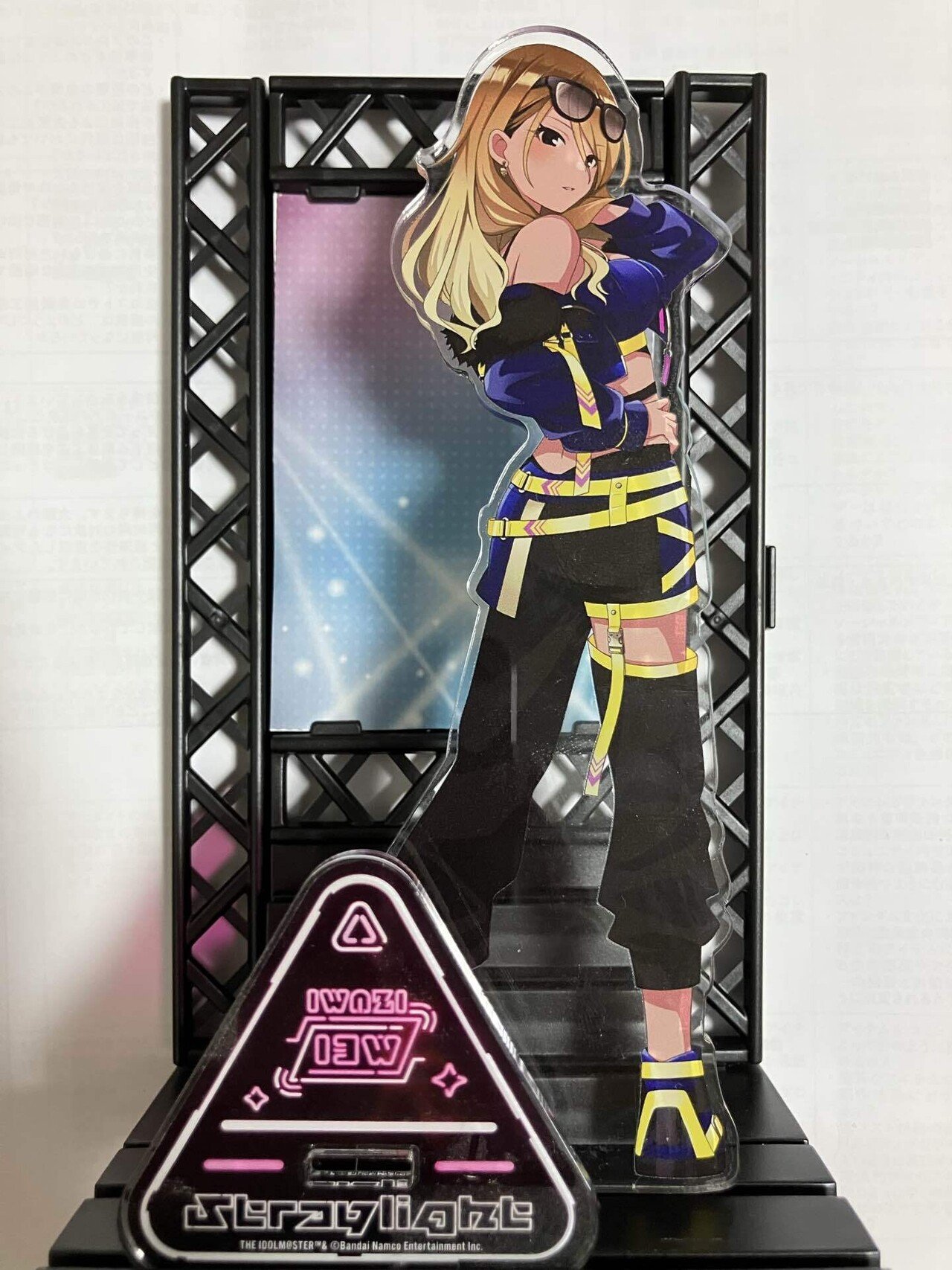 TSUTAYA ストレイライト 描き下ろしキャラクターパネル 和泉愛依 TSUTAYA ストレイライト 描き下ろしキャラクターパネル 和泉愛依