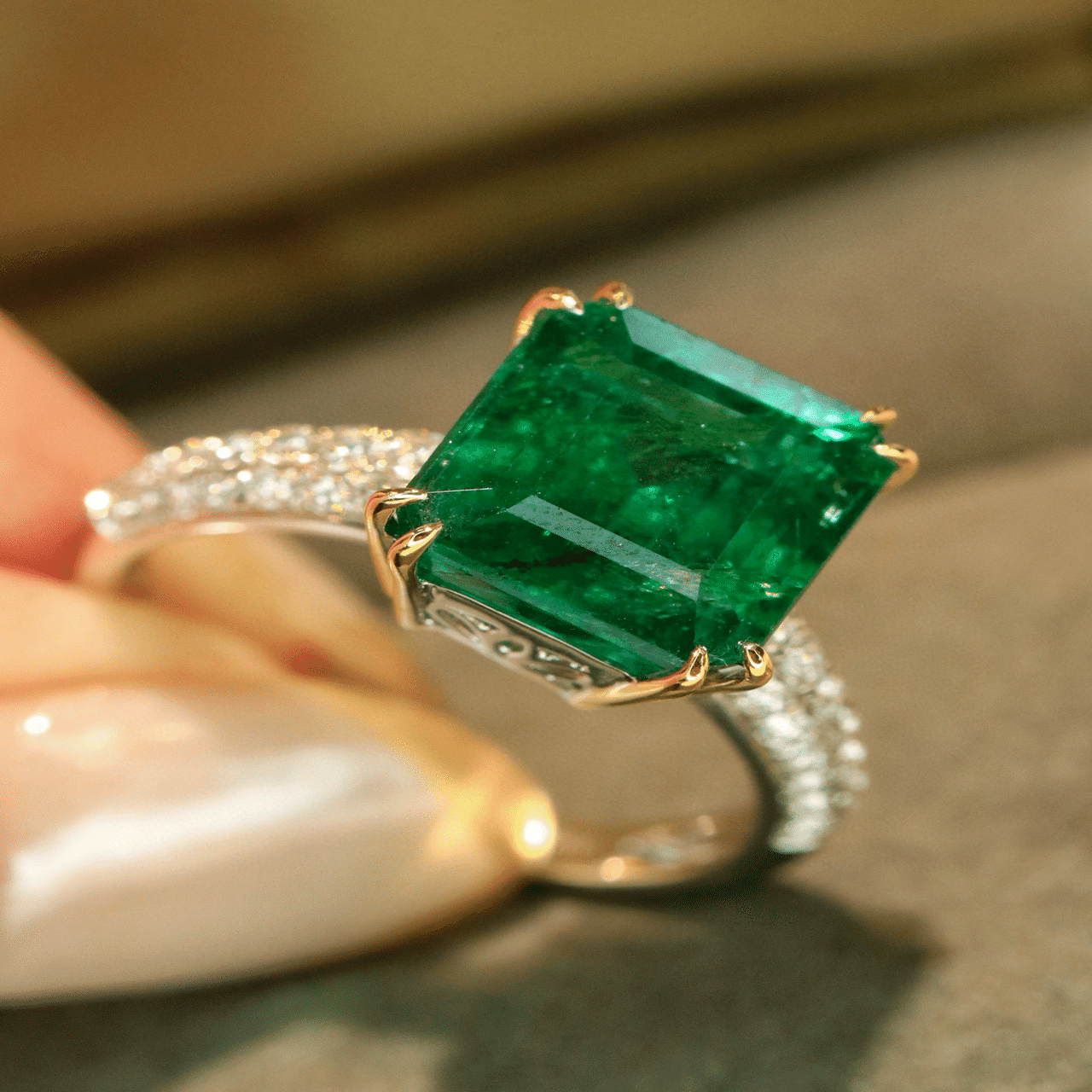 エメラルドリングのご紹介｜ジュエリー長谷川