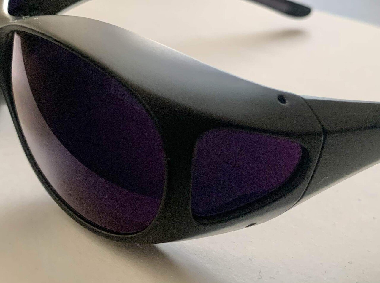 眼瞼痙攣の治療に『HDグラス』は有効か？実際に使ってみた｜杉浦圭｜B面