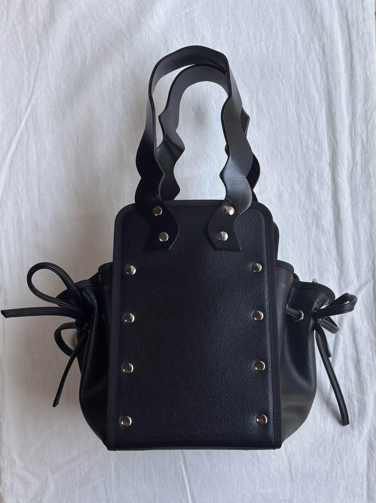 人気になるほど困るが伝えたい私のコレクション(1:nori enomoto)｜アンナ