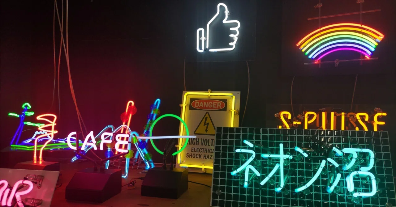 I went to see where neon is made.｜ドミロン