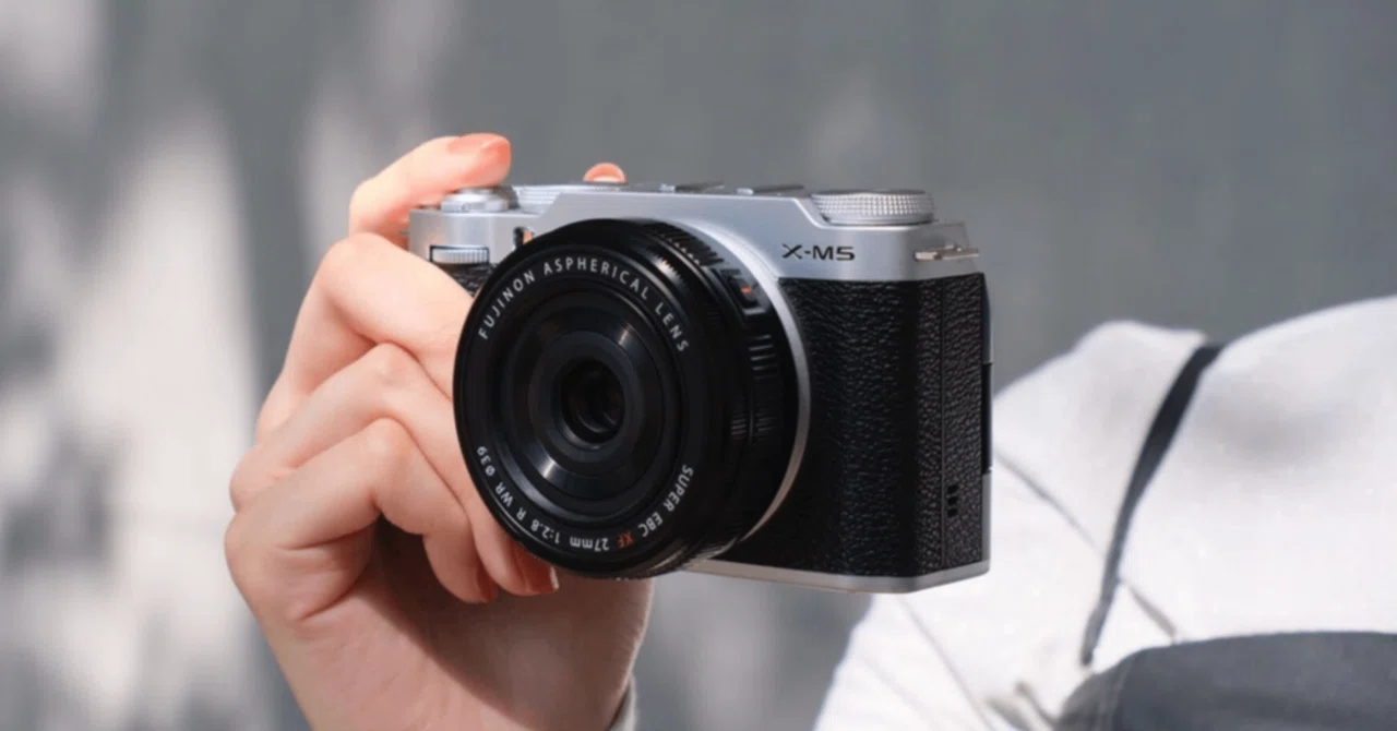 FUJIFILMのエントリー機は、なぜこんなに“魔性”なのか？｜かにログ