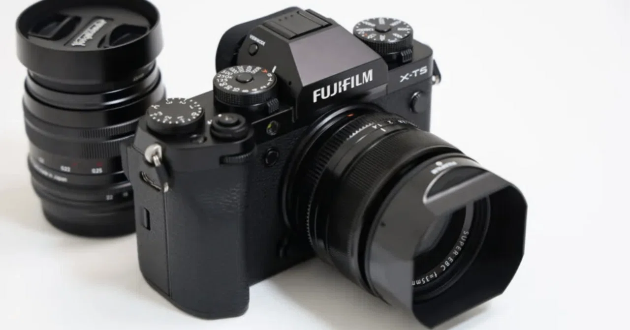 未使用品】FUJIFILM X-T5 ブラック 本体 今、富士フイルムのカメラ買う 