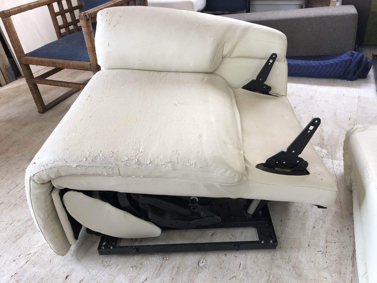 ビフォーアフターシリーズ#024 電動リクライニングソファ張り替え