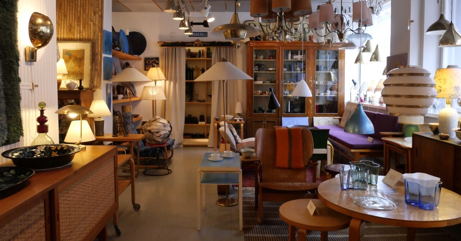 Museum-like Vintage Shops in Helsinki｜na5na5na5