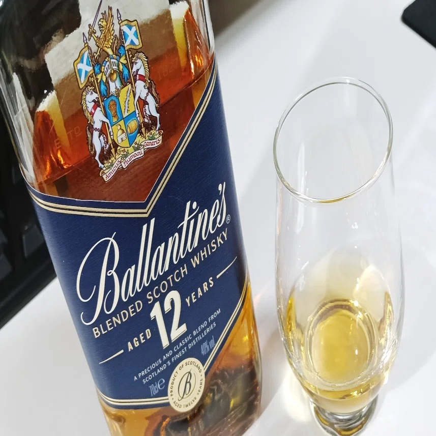 古酒　Ballantine’s ＆ Johnnie Walker Today's Drink: Ballantine's 12 Year Old｜結城わんこ