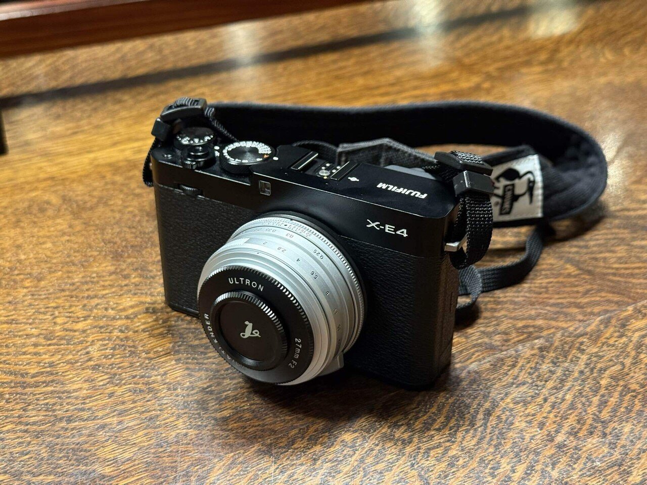 FUJIFILM X-E4 ＋ フォクトレンダー 27mm f2レンズ セット フォクトレンダー ULTRON 27mm F2 Xマウント レビュー｜こばやし