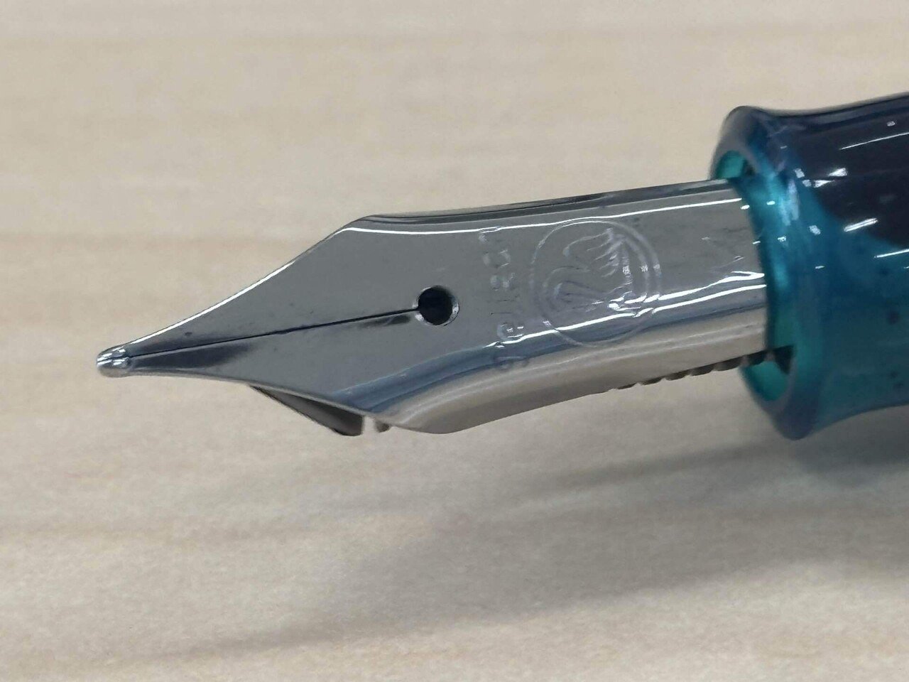 Pelikan M205 万年筆 14K 585 青ストライプ 訳あり Amazon | Pelikan ペリカン 万年筆 F 細字 デモンストレーター