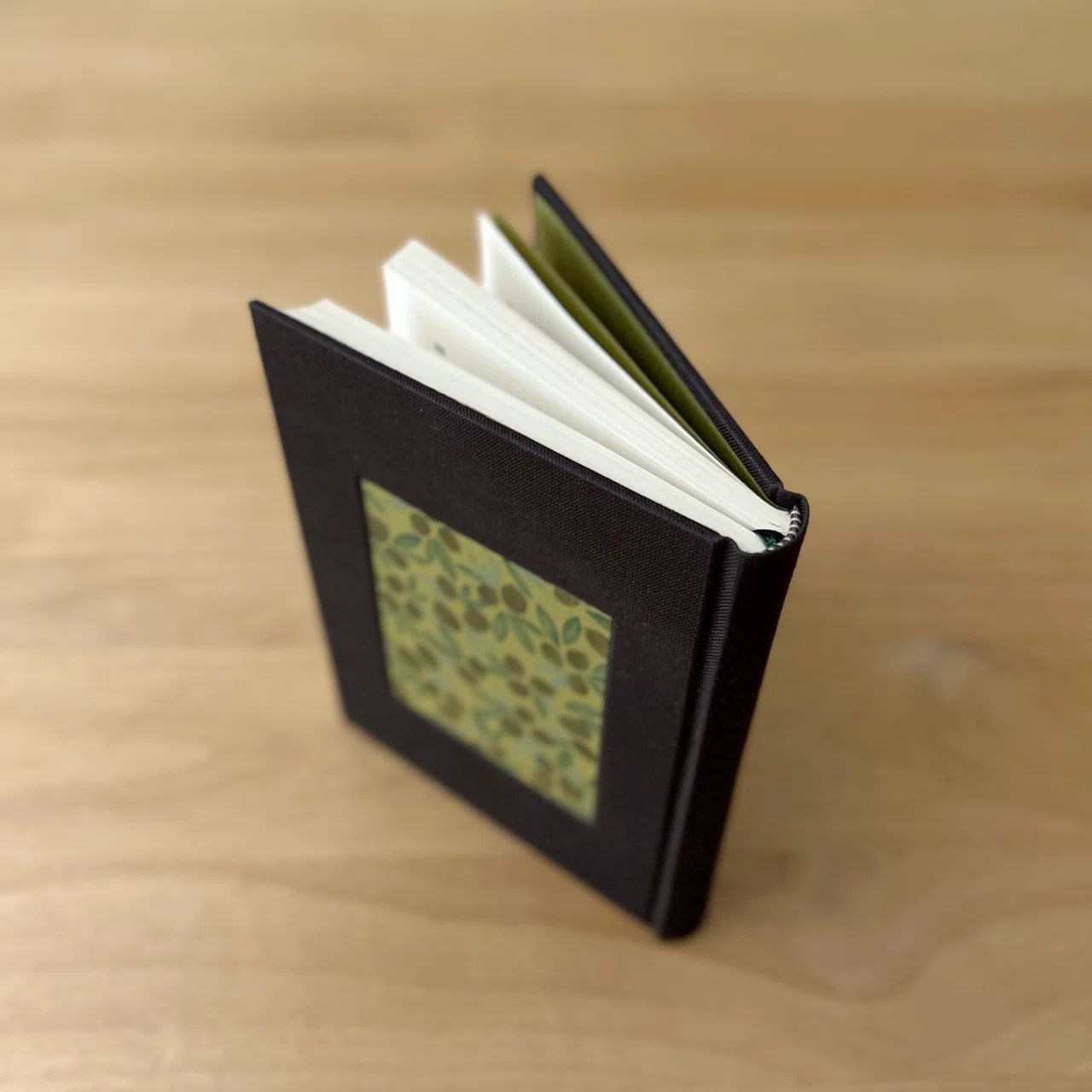 製本記】 二十四の瞳 ｜ 丸背上製・布装・窓つき — 名作を読む会のため