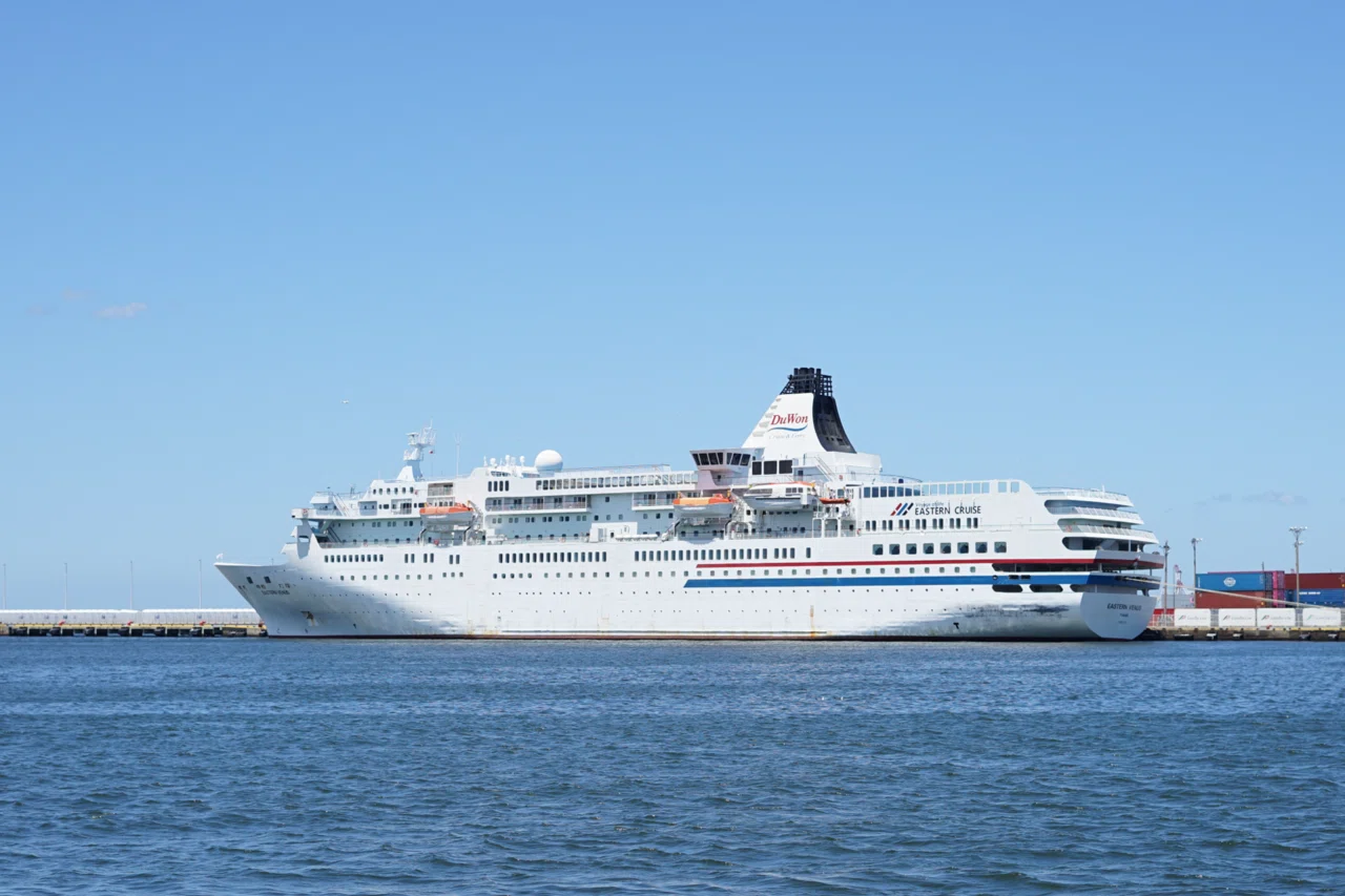 クルーズ客船「イースタンビーナス」Cruise Ship Eastern Venus 博多港