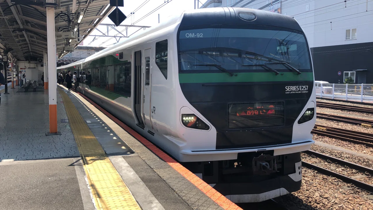 E257系】旧型車両の臨時あずさ号に乗ってみた｜しむらっち