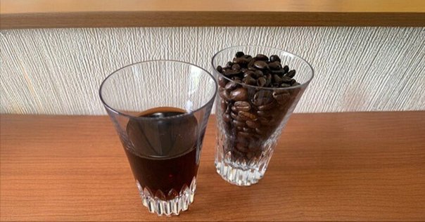 メーカーズマークコーヒー豆 ウイスキーにコーヒー豆を浮かべる - being mindful - セミ