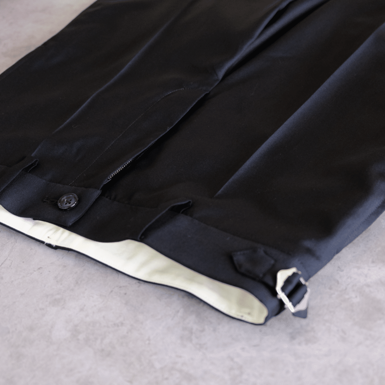 世界に一本だけのスラックス -25AWの谷吹‐｜水岡