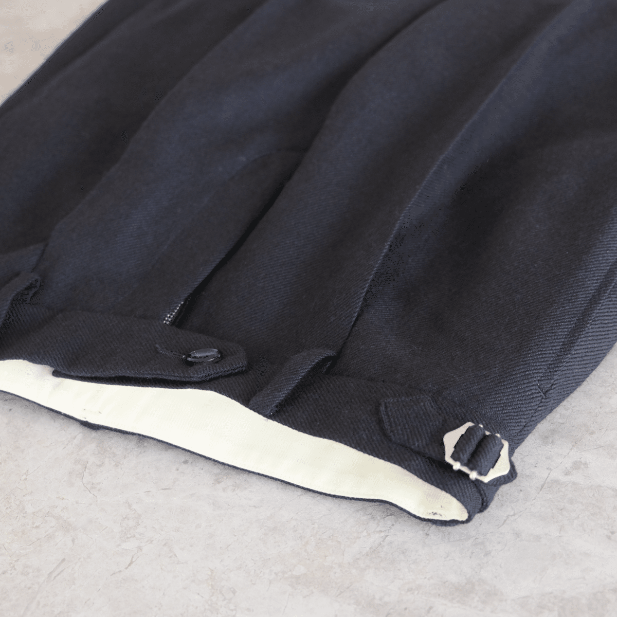 世界に一本だけのスラックス -25AWの谷吹‐｜水岡