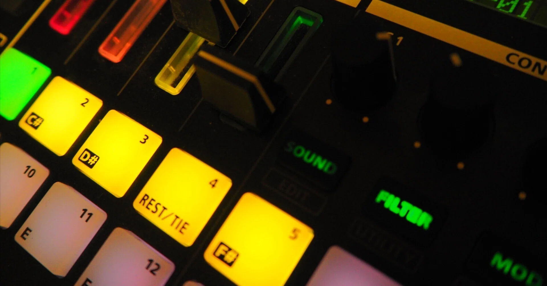 音楽機材の操作方法【ROLAND/MC-101】『まったくわからない初心者が