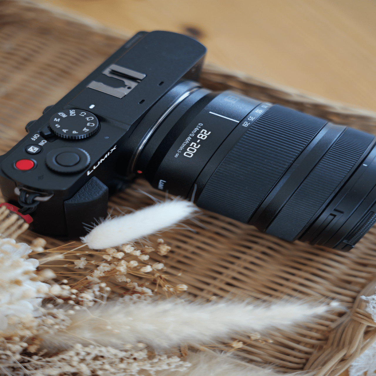 【極美品】LUMIX S 28-200mm F4-7.1 MACRO ※おまけ付 新品)Panasonic (パナソニック) LUMIX S 28-200mm F4-7.1 MACRO O.I.S.