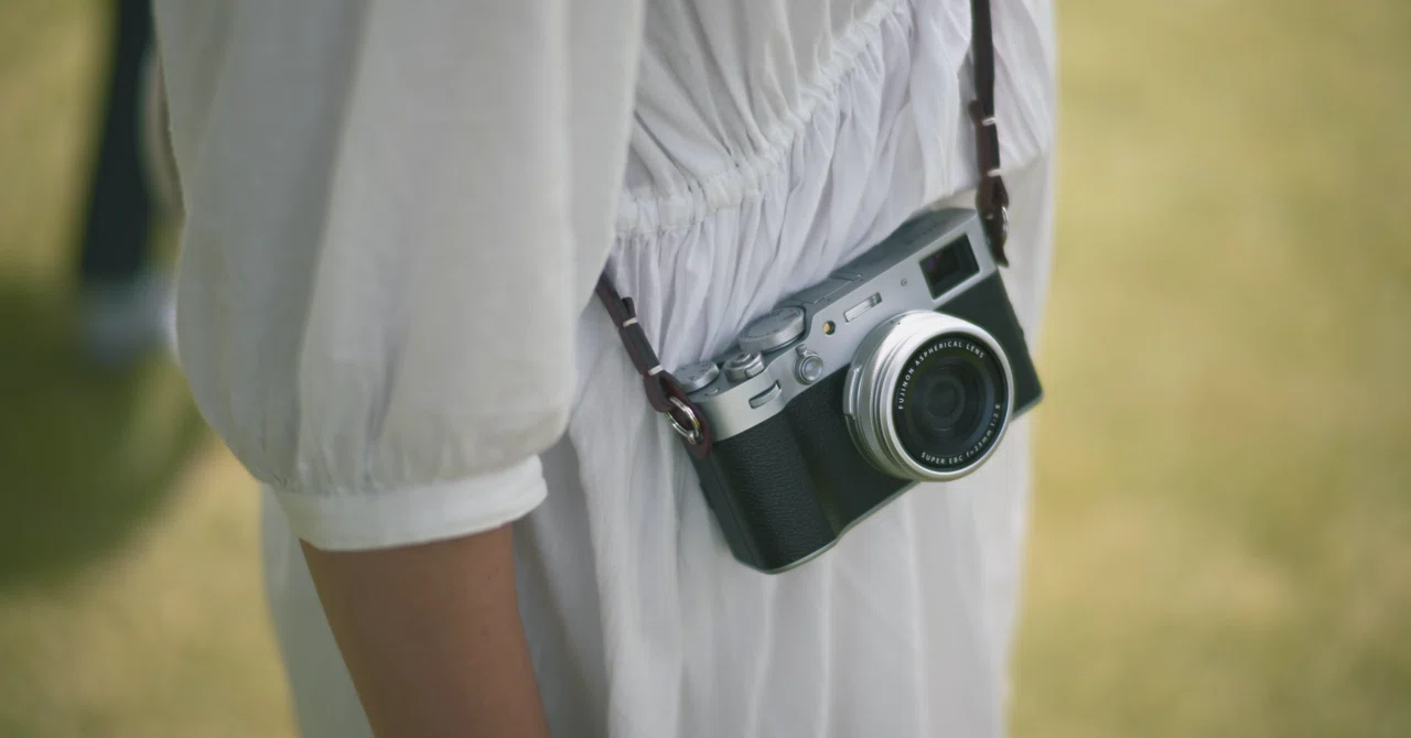 フジフィルム　X100ⅵ シルバー　シャッター数500回 FUJIFILM（フジフイルム） ほぼ新品 FUJIFILM X100VI シルバー