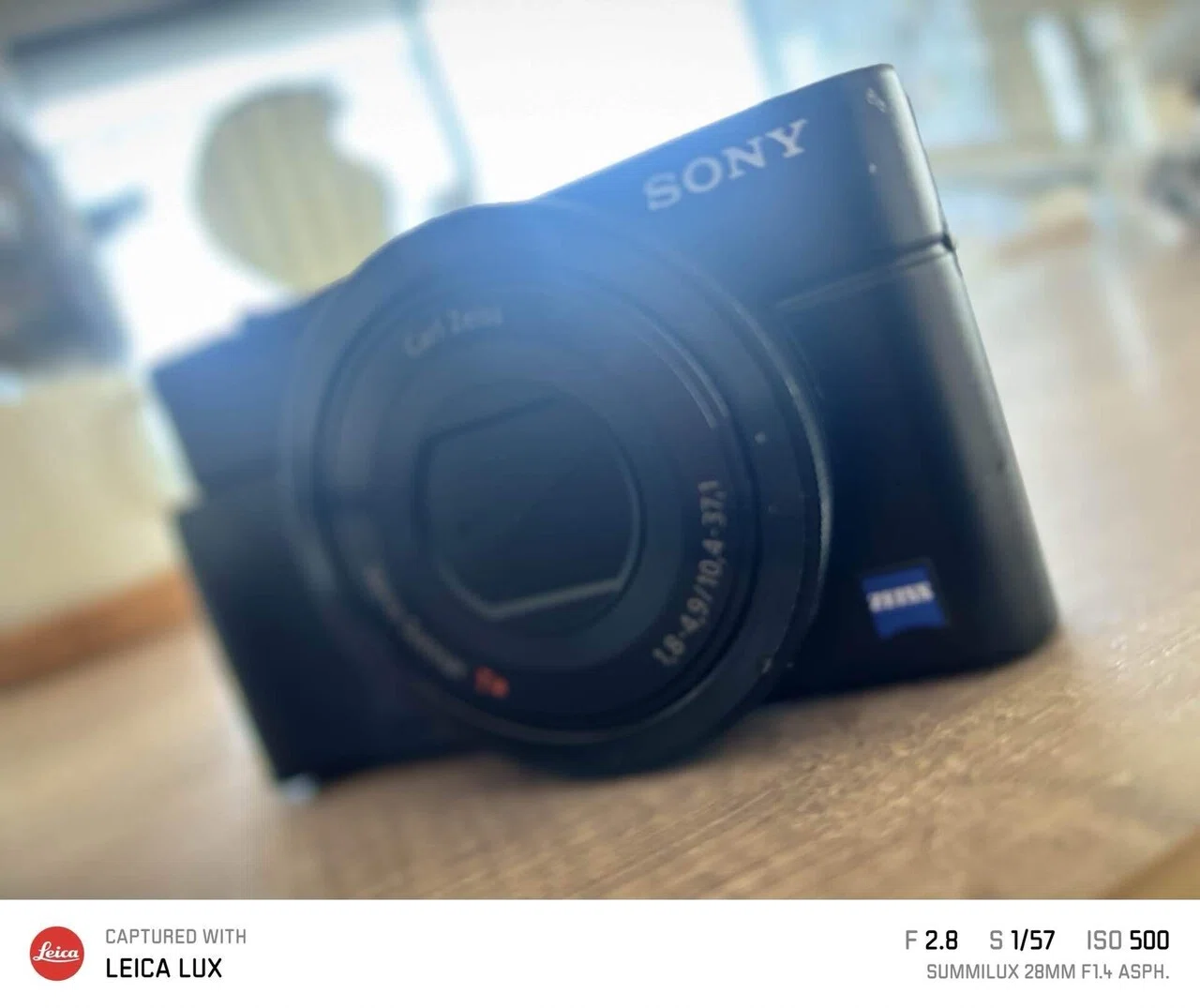 RX100でRAWで撮るときも、モノクロ液晶にすると撮りやすい