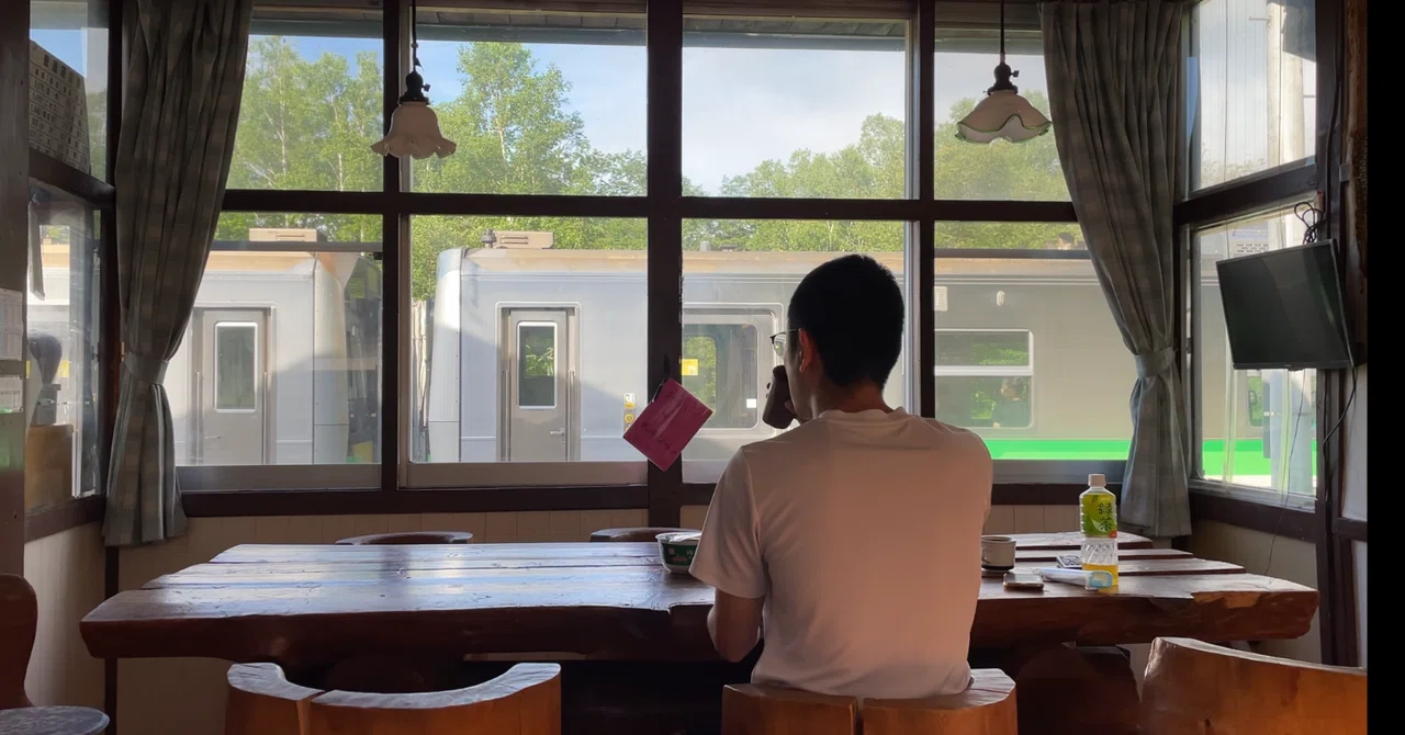 無人駅に泊まって迎えた朝。北海道ローカル線ひとり旅
