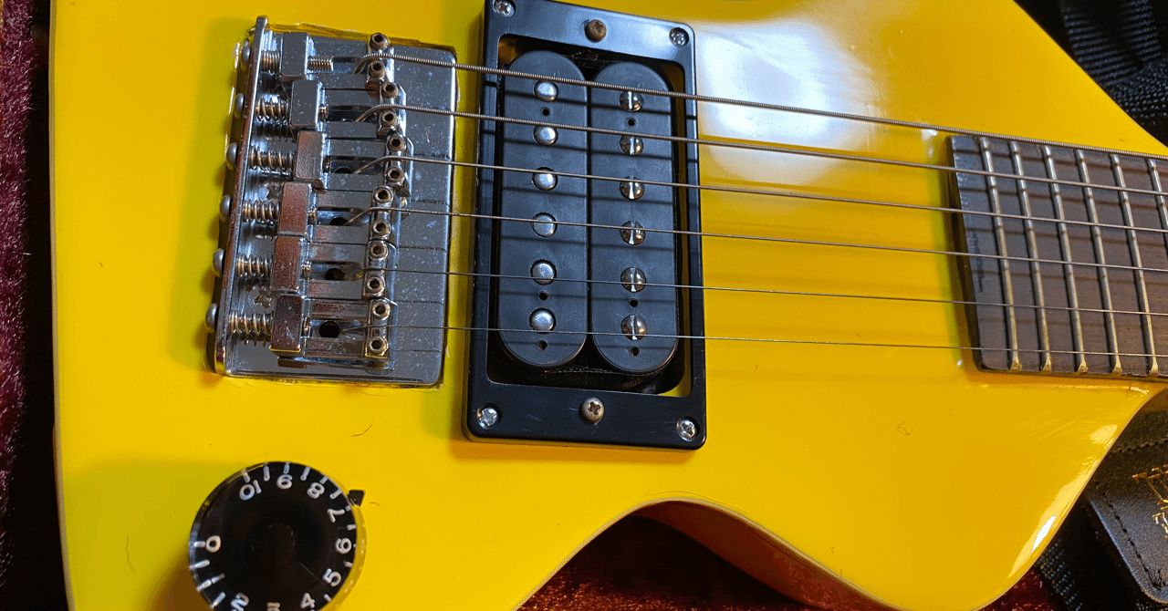 BTTFのOPに登場するあの黄色い小さいギターについて｜Ash / アッシュ