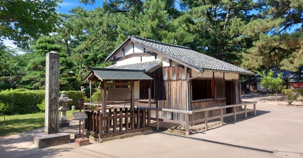 興譲館世紀　藩校興譲館の歴史をまとめたハードカバーです。 旅の記：2023年8月のツアー㉙藩校興譲館跡地（山形県米沢市