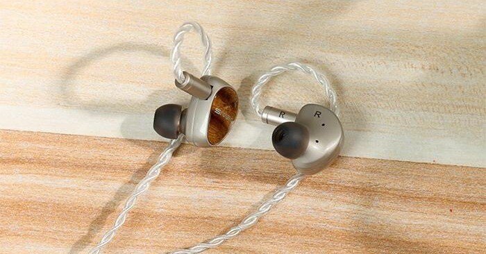 世界初クラスの「ガラス平面振動板」搭載イヤホン【SIVGA QUE-UTG