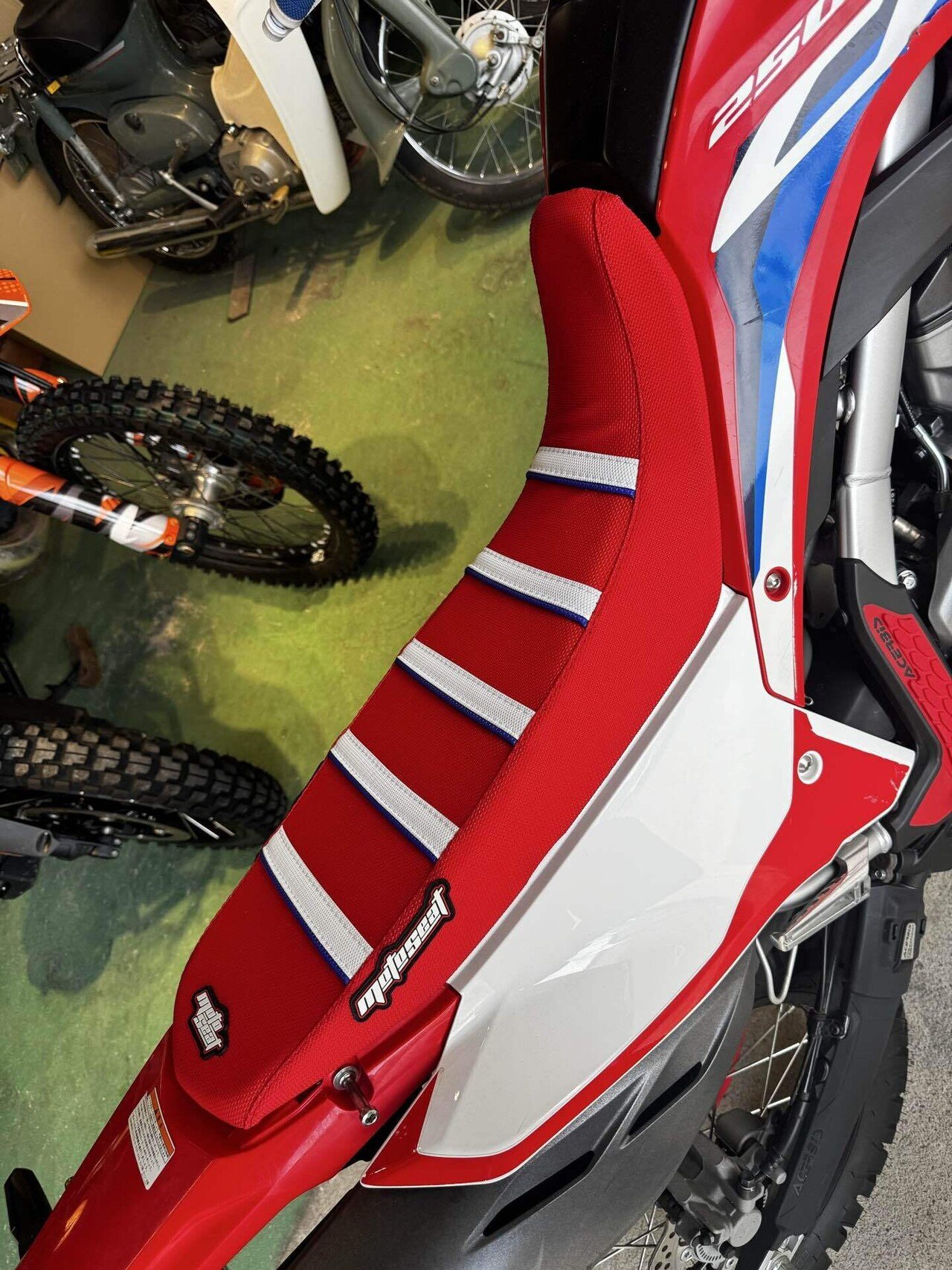 CRF250Lカスタム】シートカバー編｜bonsaimoto