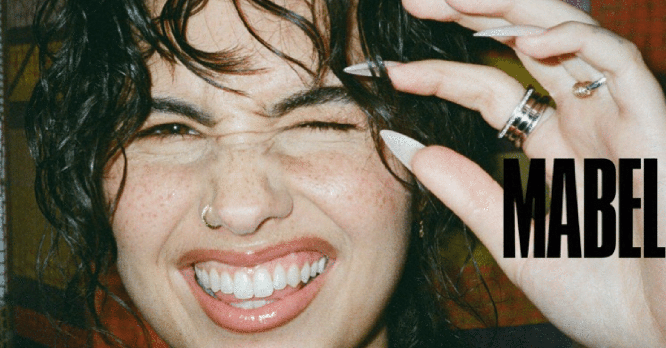 メイベル直筆サイン入り超大型写真…Mabel…イギリスのシンガーソングライター メイベル直筆サイン入り超大型写真…Mabel…イギリスのシンガーソング