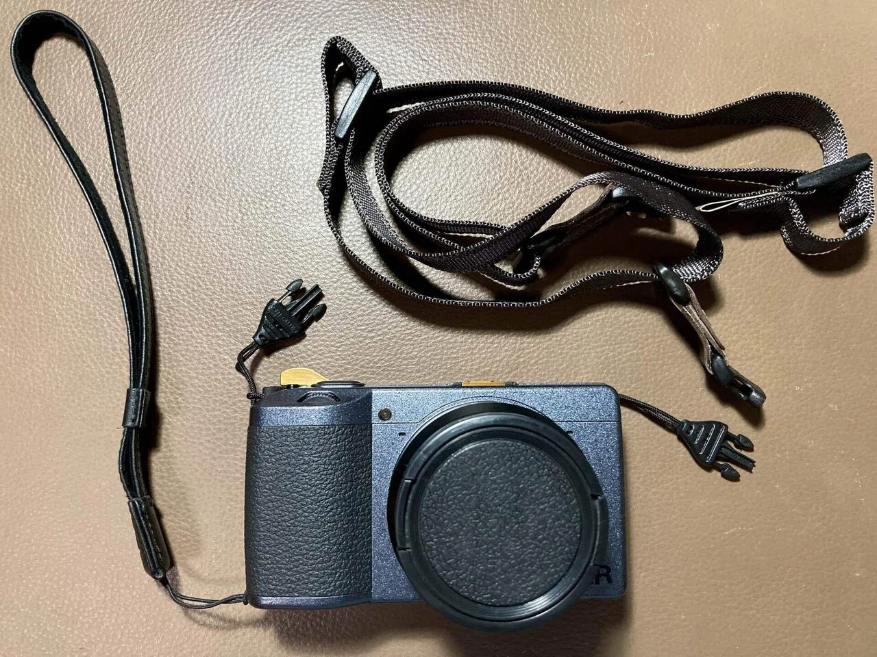 愛しのコンデジブラザー「RICOH GRⅢx & FUJIFILM X100Ⅵ」ストラップ 