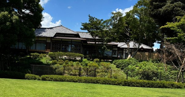 朝の散歩 三島由紀夫邸がある。｜ALAO YOKOGI 横木安良夫