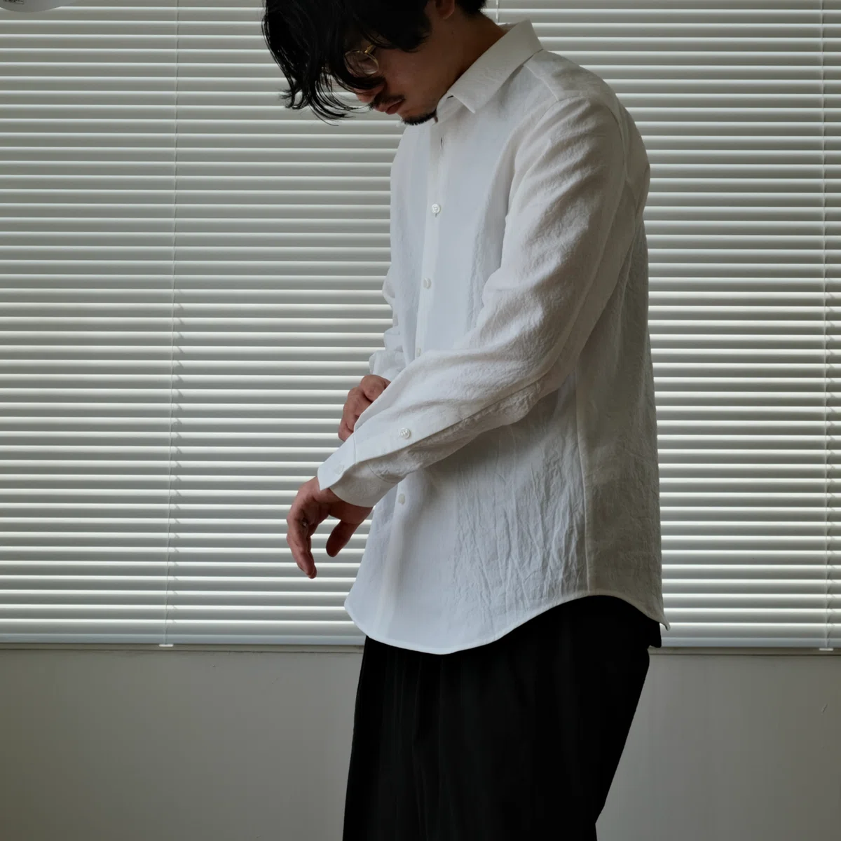 山内 / 塩縮加工ラミーシャツ｜水岡