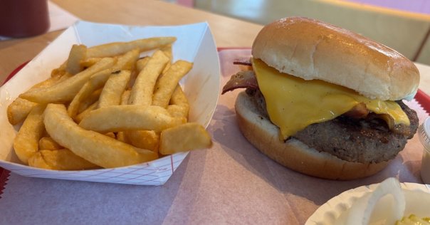 アメリカ西海岸で大人気！ IN-N-OUT BURGER｜Machiko