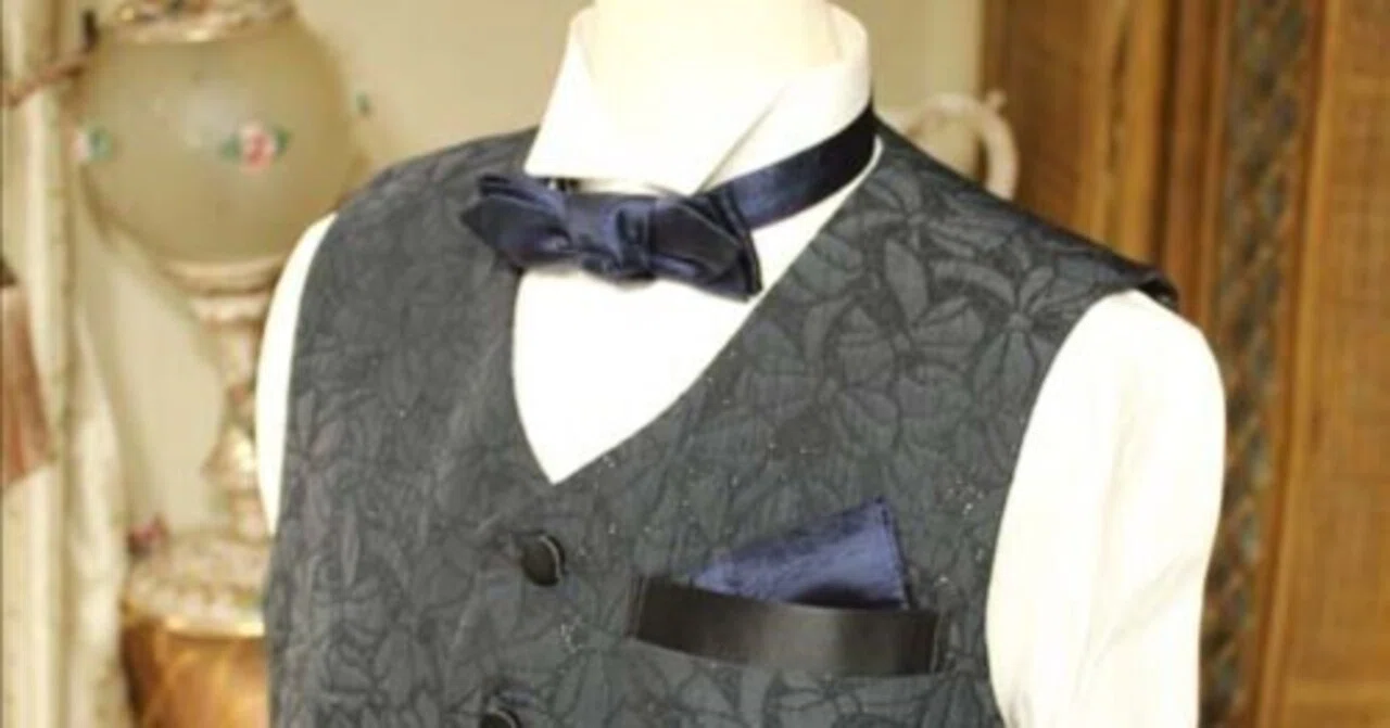 A jacket vest made from high-quality jacquard! Coordinated with satin ...