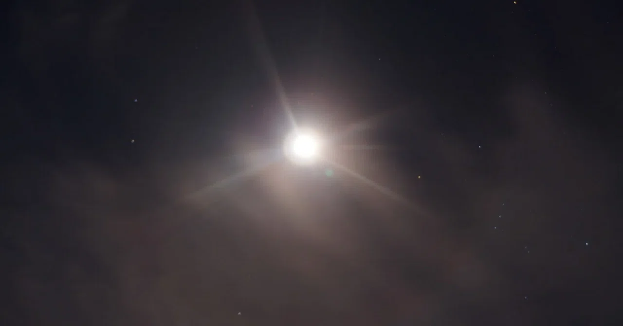 [Poem] Moon Ring｜麻実もゆら