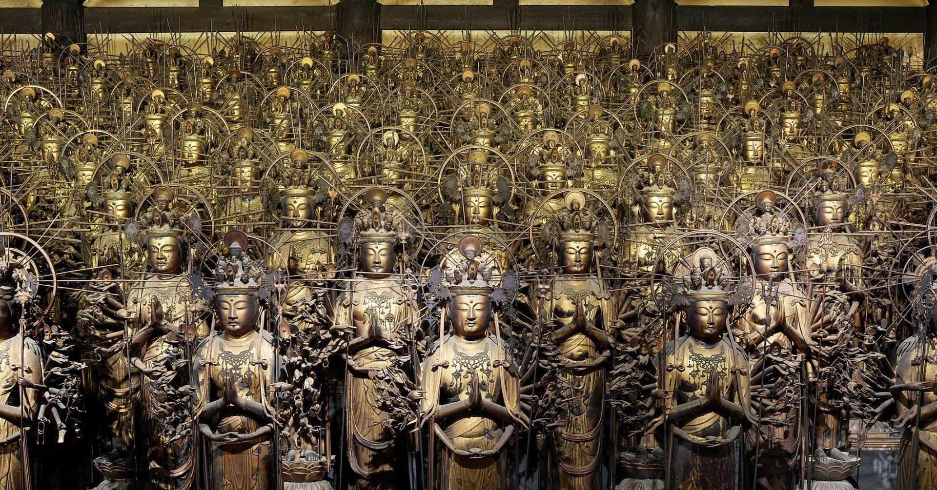 1001体の観音像─祈りと反復の美｜芝田真一