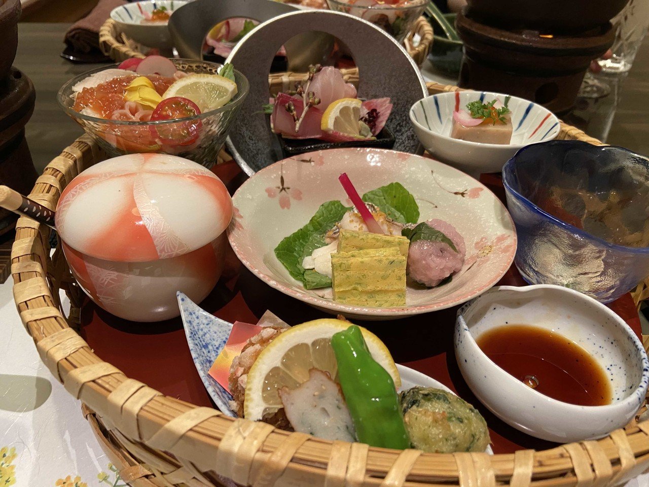 幼馴染みで親友の誕生日を祝うため 昨夜は個室ディナー 料理は当たり前に美味しかったんだけど 二人で過ごす空間と時間がとてつもなく心地良くて幸福度が高まった Marika Note