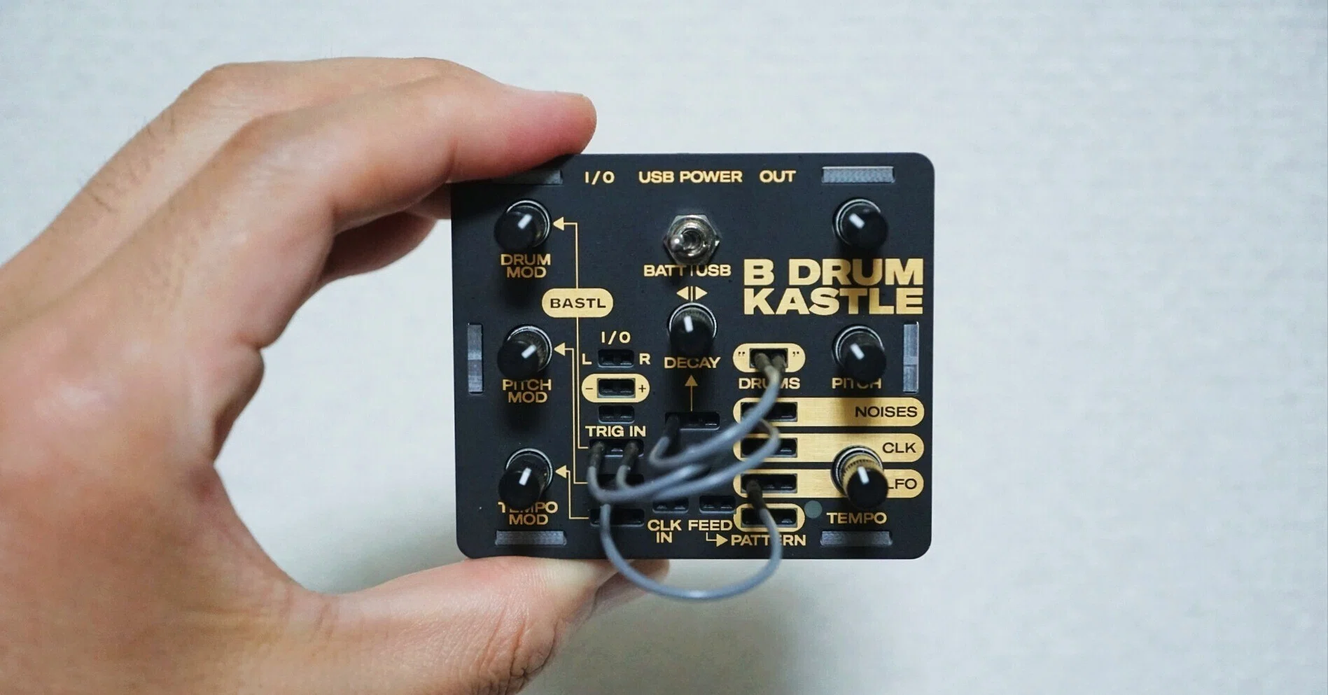レビュー 】 手のひらよりも小さな LoFi モジュラー・ドラム・シンセ