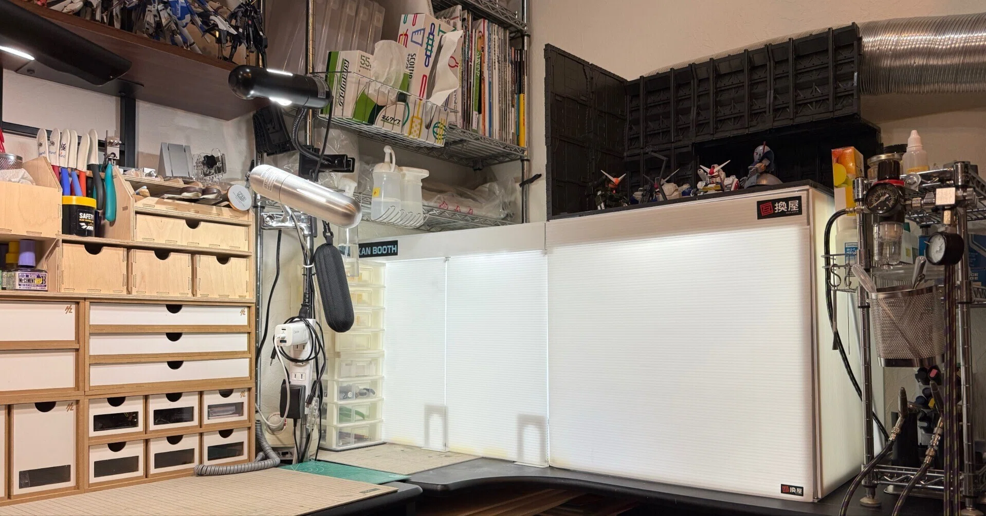 Building and installing a photo booth.｜14_factory