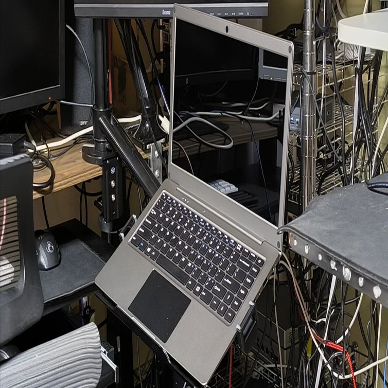 ラズパイ5特化のキーボード付きモバイルモニターElecrow CrowView Note