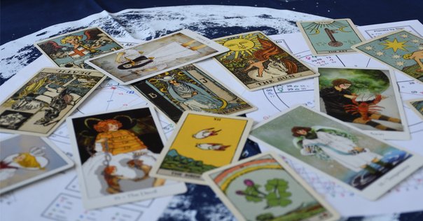 魔女の本棚📚ハーブと星読みを勉強するのにおすすめの本たち｜星