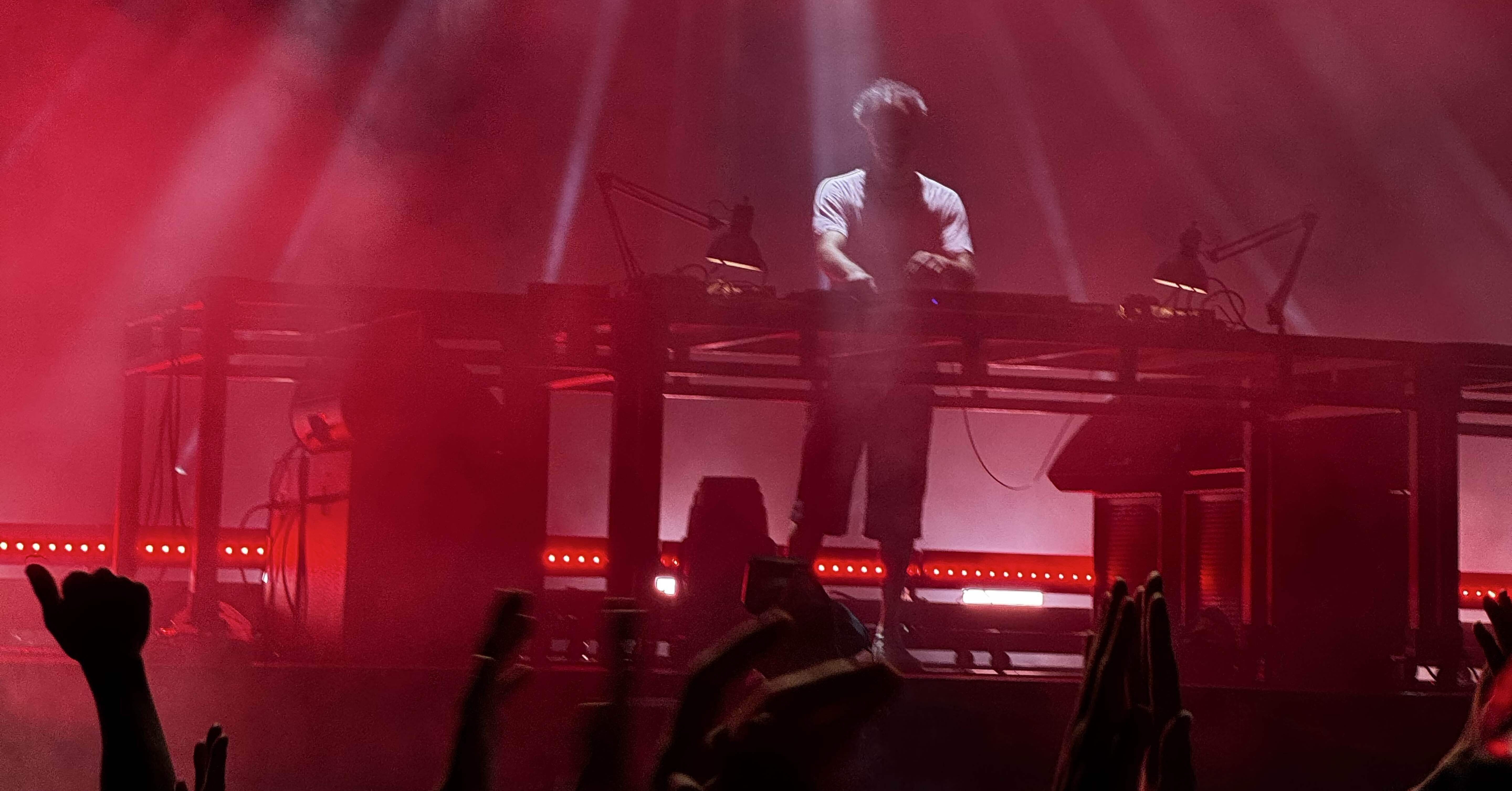 Four Tet 2025年7月26日（土）フジロック ホワイトステージ｜なかむらるぅーす, image size:5760x3013