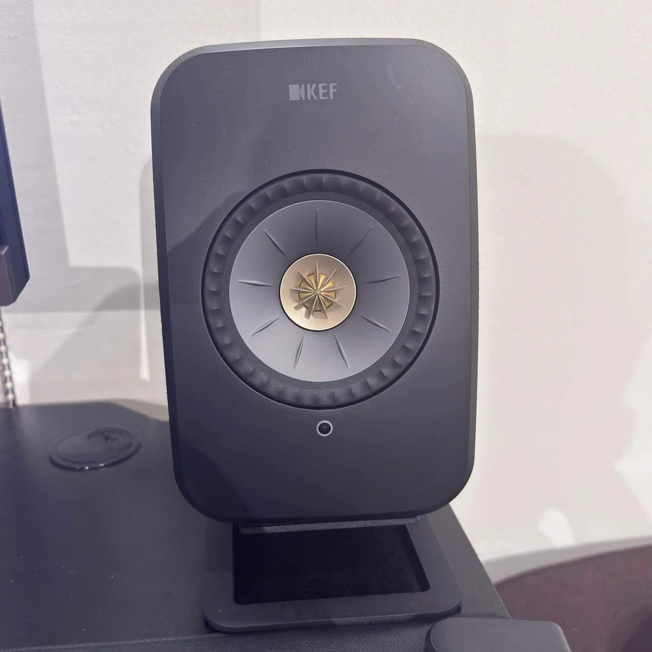 小さな巨人 -KEF LSX II- 音と美の共存を果たしたスマートHi-Fi